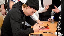 «Это был лучший урок в жизни» — челябинские школьники пообщались со звездами российского хоккея