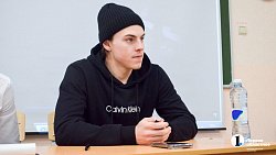«Это был лучший урок в жизни» — челябинские школьники пообщались со звездами российского хоккея