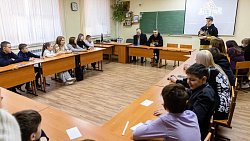 Дотянулись до звезд — челябинские школьники взяли автографы у лучших игроков КХЛ