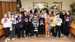 Дотянулись до звезд — челябинские школьники взяли автографы у лучших игроков КХЛ