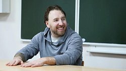 Дотянулись до звезд — челябинские школьники взяли автографы у лучших игроков КХЛ