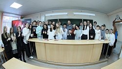 Дотянулись до звезд — челябинские школьники взяли автографы у лучших игроков КХЛ