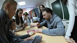 Дотянулись до звезд — челябинские школьники взяли автографы у лучших игроков КХЛ