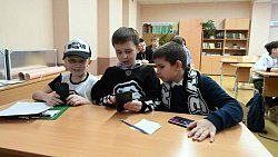 Дотянулись до звезд — челябинские школьники взяли автографы у лучших игроков КХЛ