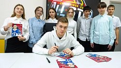 Дотянулись до звезд — челябинские школьники взяли автографы у лучших игроков КХЛ