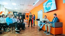 Дотянулись до звезд — челябинские школьники взяли автографы у лучших игроков КХЛ