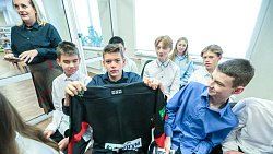 Дотянулись до звезд — челябинские школьники взяли автографы у лучших игроков КХЛ