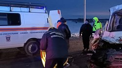 Под Челябинском водителя FIAT зажало в салоне после ДТП с грузовиком