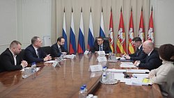 Губернатор Алексей Текслер обсудил с аудитором Счетной палаты РФ развитие Челябинской области