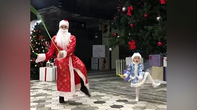 Отец с дочерью из Челябинска исполнили новогодний номер на скакалках