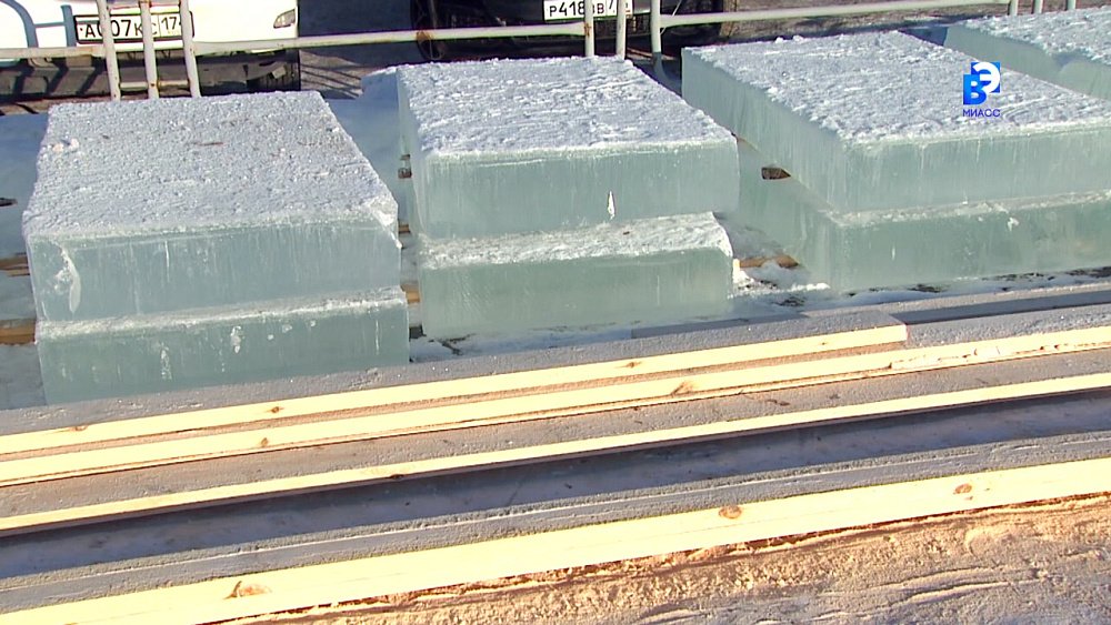 Где в городе можно покататься на коньках