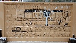 Как в галерее: в Снежинске горожане расписали бетонный забор возле храма