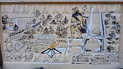 Как в галерее: в Снежинске горожане расписали бетонный забор возле храма