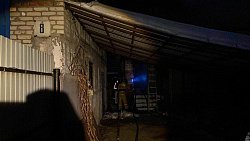 Женщина погибла на пожаре в частном доме в Уйском