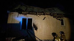 Женщина погибла на пожаре в частном доме в Уйском