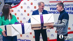 Челябинским спортсменам подарили новую современную экипировку и коньки