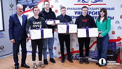 Челябинским спортсменам подарили новую современную экипировку и коньки