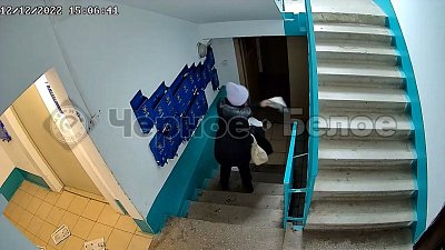 В Магнитогорске разносчица квитанций выбросила газеты из почтовых ящиков
