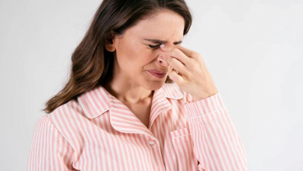 При заложенности носа поможет точечный массаж