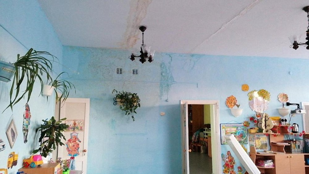 В Челябинской области местная власть и руководство детсада ответят за текущую кровлю и плесень