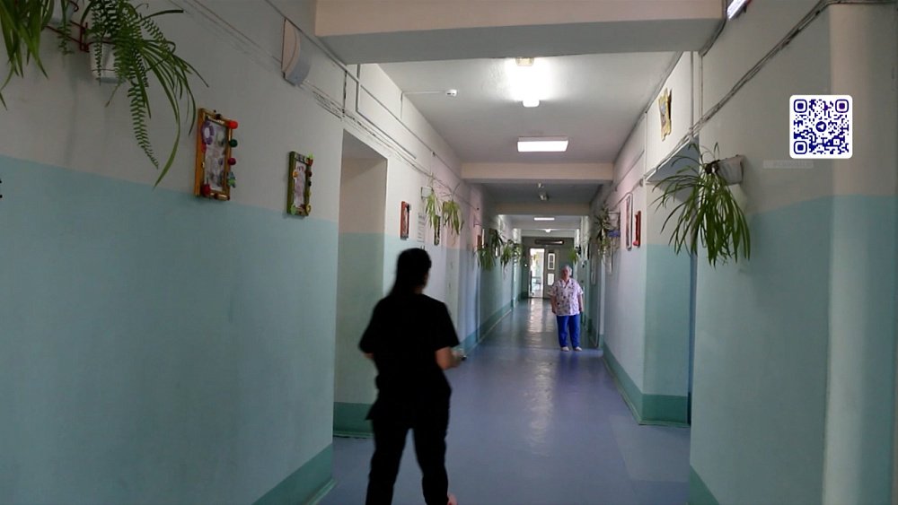 В Чебаркуле женщина бросила ребенка на пол