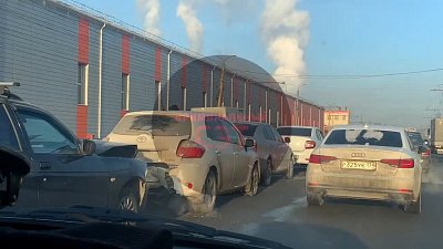 В Челябинске в массовой аварии столкнулись 8 автомобилей