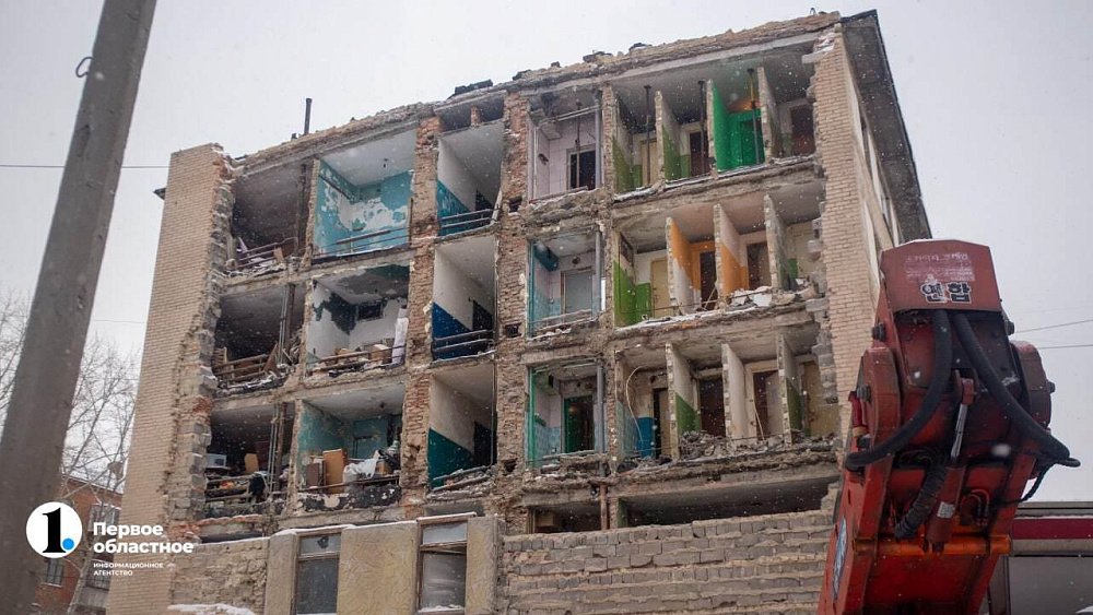 Жильцов челябинского общежития без стены потребовали освободить от платы за капремонт