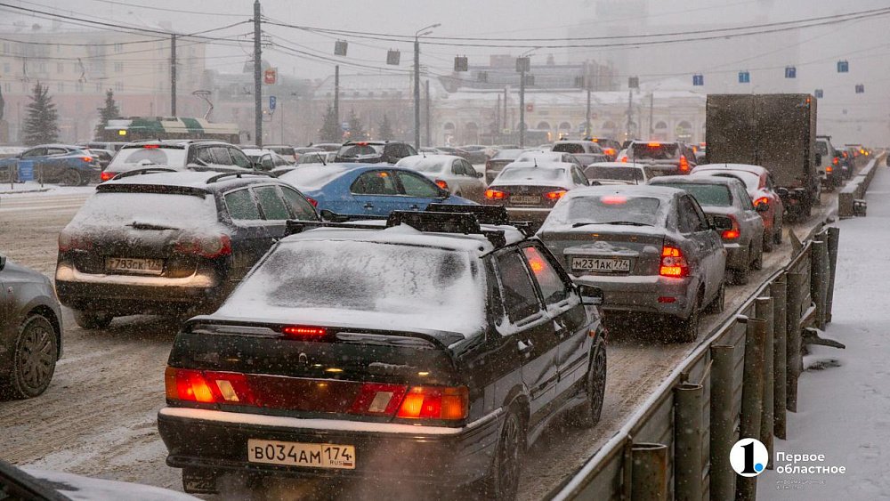 Семибалльные пробки образовались на дорогах Челябинска утром 19 декабря