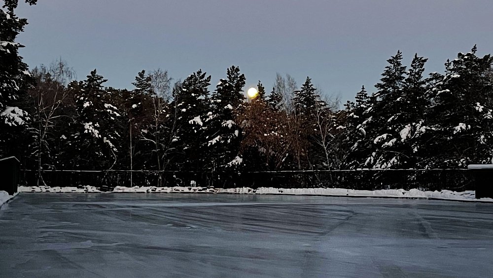 В Челябинске закрыли каток сразу после открытия