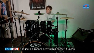 Юный барабанщик в рубрике «Щас покажу!»