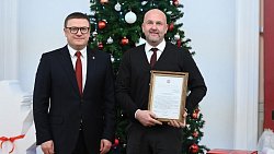 Алексей Текслер наградил строителей Всероссийского центра подготовки для мобилизованных