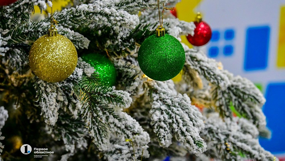 Эксперты назвали четыре опасности от новогодней елки