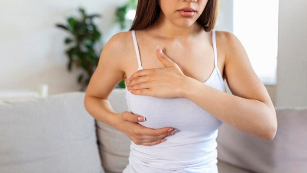 Причины болей в женской груди