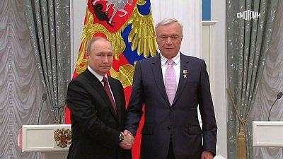Владимир Путин вручил Виктору Рашникову золотую звезду Героя Труда РФ
