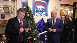 Челябинские единороссы приняли участие в благотворительной акции «Елка желаний»