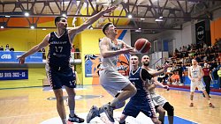 Баскетбольные клубы «Челбаскет» и «Металлург» поделили очки в Высшей лиге