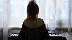 Ирина Текслер сделала новогодние подарки юным челябинским музыкантам с инвалидностью