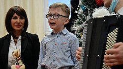 Ирина Текслер сделала новогодние подарки юным челябинским музыкантам с инвалидностью