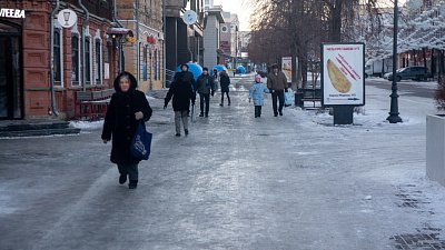 Челябинская мэрия штрафует ритейлеров за гололед возле магазинов