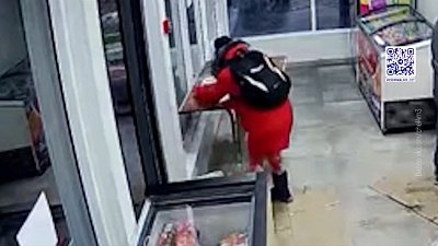 Челябинка украла торт из магазина