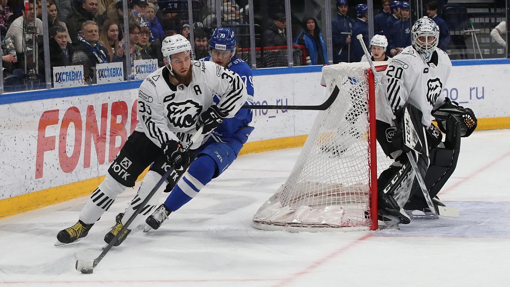 Хоккеисты «Трактора» в овертайме уступили в гостях московскому «Динамо»