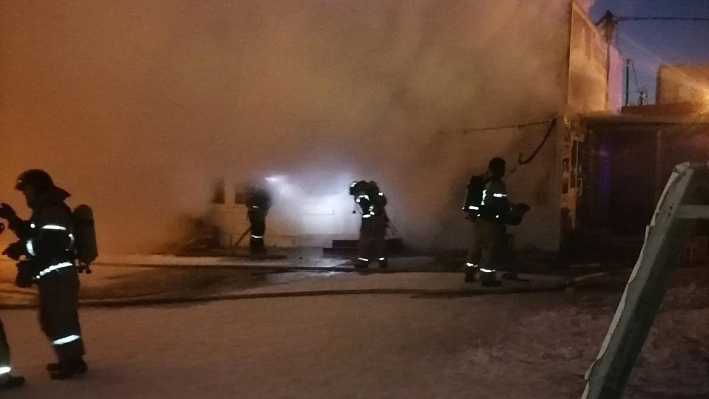 Торговые павильоны с игрушками сгорели на ярмарке в Магнитогорске