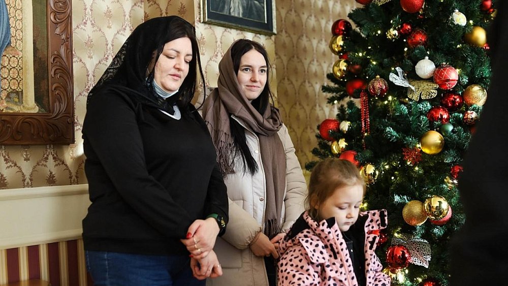 Челябинская епархия сделала новогодние подарки детям погибшего бойца СВО