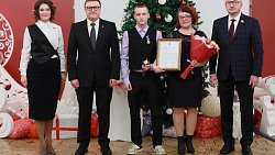 В День спасателя Алексей Текслер вручил госнаграды сотрудникам МЧС и детям‑героям