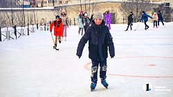 Ученикам челябинской школы № 104 подарили станок для заточки коньков