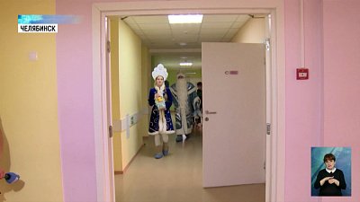 Детям подарили сладкие подарки