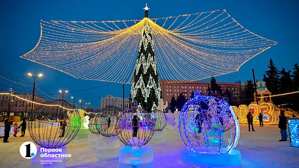 В центре Челябинска открыли Дом Деда Мороза и «Ледяной аквариум»