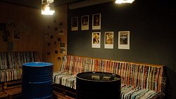 В Челябинске открылся секретный бар «Своими руками»