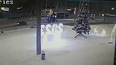 В Миассе автомобиль врезался в снегоуборочную технику