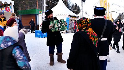 Уральские самоцветы на тарелке: Фестиваль пельменей объединил Челябинск зимним днем